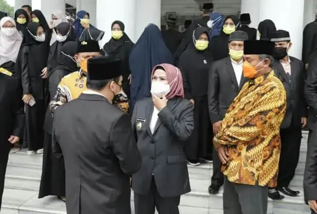 Bupati Serang Ratu Tatu Chasanah saat usai melepas Kafilah Kabupaten Serang untuk mengikuti Musabaqah Tilawatil Qur’an (MTQ) ke XVIII Tahun 2021 tingkat Provinsi Banten.