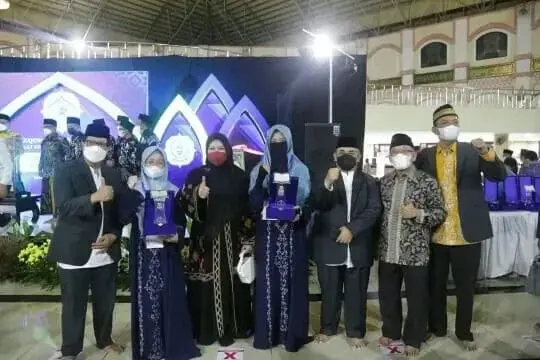IMG-20211212-WA0008_copy_540x360 Bupati Pandeglang Irna Narulita bersama kafilah MTQ.