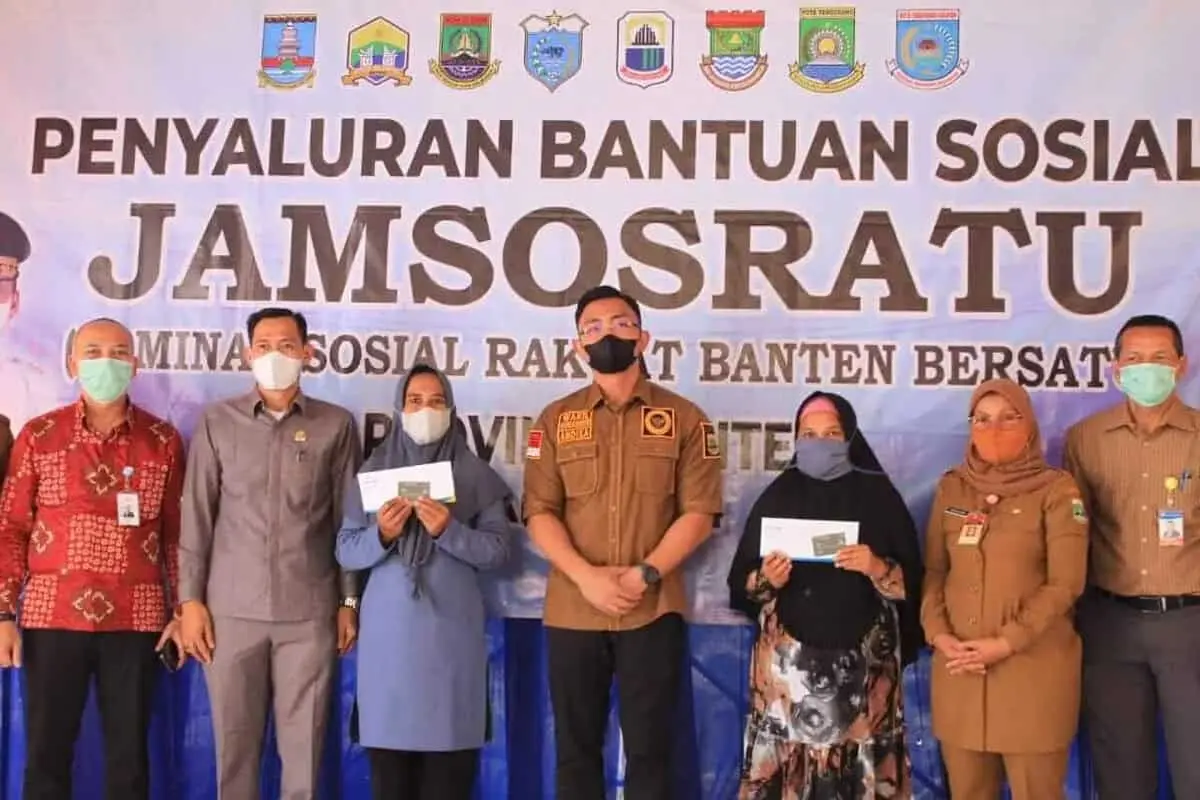 Bagikan Jamsosratu di Lebak, Wagub Andika Dicurhati Warga