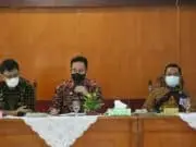 Kejar Target 70% Vaksinasi, Pemkab Serang Gencar Lakukan Layanan ‘Jemput Bola’ Asisten Daerah (Asda) I Bidang Administrasi Pemerintahan dan Kesra Kabupaten Serang, Nanang Supriatna saat memimpin rapat evaluasi vaksinasi bersama para camat, kepala puskesmas dan kepala desa (kades) di Aula Tb Suwandi.