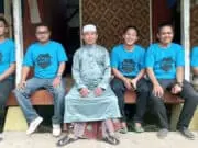 Ponpes Pencetak Qori’-Qori’ah di Jayanti Disambangi Komunitas Rakyat Memberi Ponpes Pencetak Qori'-Qori'ah di Jayanti Disambangi Komunitas