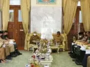 Jika Target Vaksinasi Tak Tercapai, Bupati Serang Persilahkan Camat, Kapus dan Kades Mundur Saja Bupati Serang Ratu Tatu Chasanah memimpin Rapat evaluasi bersama Forkopimda dan para kepala organisasi perangkat daerah atau OPD di Pendopo Bupati Serang.