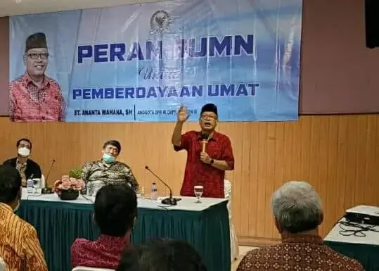 IMG-20211226-WA0028_copy_539x385 Anggota DPR RI Ananta Wahana saat memberikan sambutannya dalam kegiatan sosialisasi “Peran BUMN untuk Pemberdayaan Umat” di Rumah Makan Telaga Seafood, Kota Tangerang Selatan, Minggu (26/12/2021).