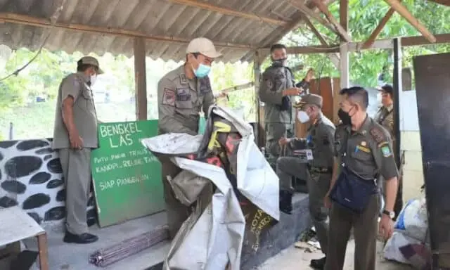 Sering Bentrok, Bersih-Bersih Atribut Ormas Dilakukan di Kota Tangerang Sering Bentrok, Bersih-Bersih Atribut Ormas Dilakukan di Kota Tangerang