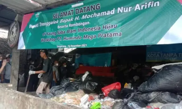 Pemkab Trenggalek Belajar Olah Sampah Jadi Cuan di Saung SAIH Cipondoh Pemkab Trenggalek Belajar Olah Sampah Jadi Cuan di Saung SAIH Cipondoh