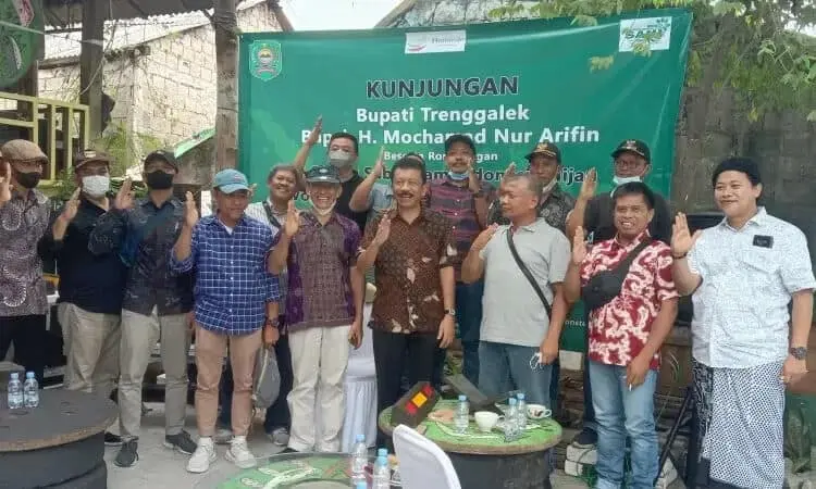 Pemkab Trenggalek Belajar Olah Sampah Jadi Cuan di Saung SAIH Cipondoh