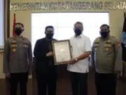 Pemkot dan Polres Tangsel Raih Rekor Muri Pemkot dan Polres Tangsel Raih Rekor Muri