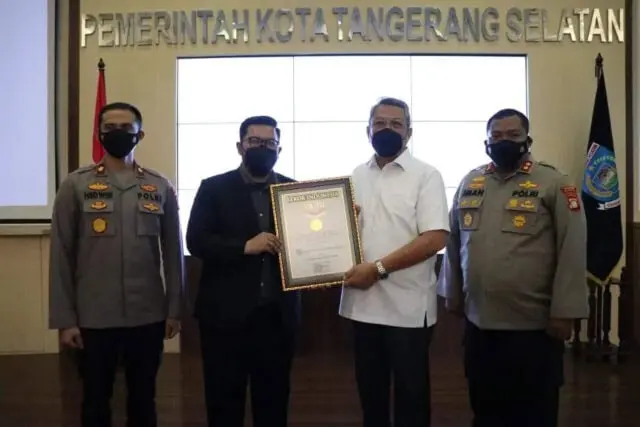 Pemkot dan Polres Tangsel Raih Rekor Muri Pemkot dan Polres Tangsel Raih Rekor Muri