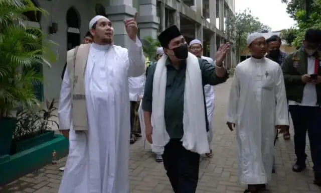 Sambangi Habib Jindan Tangerang, Erick Thohir Harap Pesantren Jadi Mercusuar Ekonomi Sambangi Habib Jindan Tangerang, Erick Thohir Harap Pesantren Jadi Mercusuar Ekonomi