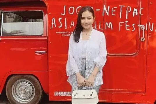 Demam Piala AFF Indonesia Juara, Artis Cantik Asal Tangerang Ingin Punya Klub Bola Demam Piala AFF Indonesia Juara, Artis Cantik Asal Tangerang Ingin Punya Klub Bola
