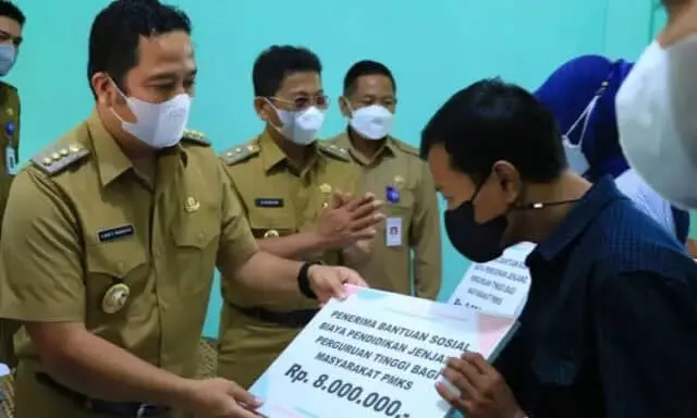 237 Mahasiswa Terima Bantuan Biaya Pendidikan dari Pemkot Tangerang 237 Mahasiswa Terima Bantuan Biaya Pendidikan dari Pemkot Tangerang