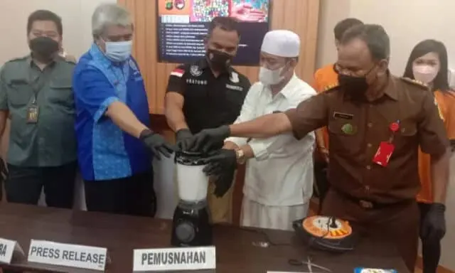 Polisi Tangkap Empat Bandar Narkoba, Satu Wanita dengan Bukti Sabu Terbanyak Polisi Tangkap Empat Bandar Narkoba, Satu Wanita dengan Bukti Sabu Terbanyak