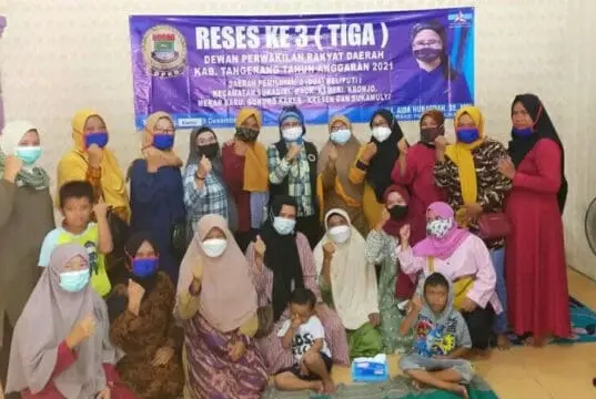 Hj Aida Hubaedah SE, MM Anggota DPRD Kabupaten Tangerang Gelar Reses di Sukadiri Hj Aida Hubaedah SE, MM Anggota DPRD Kabupaten Tangerang Fraksi Partai Demokrat saat bersama warga.