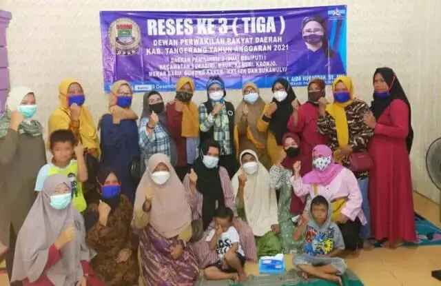 WhatsApp-Image-2021-12-09-at-20.15.21_copy_788x511 Hj Aida Hubaedah SE, MM Anggota DPRD Kabupaten Tangerang Fraksi Partai Demokrat saat bersama warga.