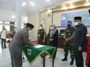 Lantik 23 Pejabat Esselon IIb Pandeglang, Bupati Irna : Jabatan Anda Harus Bermanfaat Bagi Masyarakat Bupati Pandeglang Irna Narulita saat melantik 23 pejabat esselon IIb dan direktur Perumdam, Rabu (5/1/2022) di Pendopo Pandeglang.