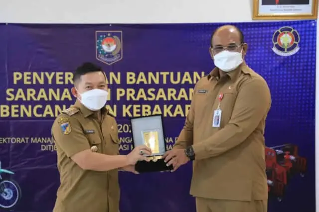 Ditjen Bina Adwil Beri Bantuan untuk Urusan Bencana dan Kebakaran kepada Pemerintah Daerah Ditjen Bina Adwil Beri Bantuan untuk Urusan Bencana dan Kebakaran kepada Pemerintah Daerah