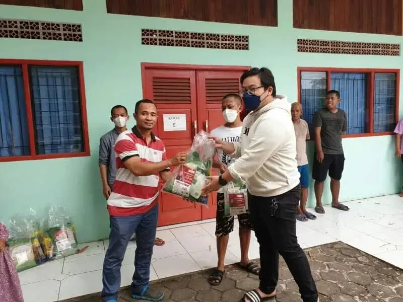 Yayasan Padepokan Kebangsaan Karang Tumaritis Bareng PT Pertamina Salurkan CSR Paket Sembako ke Warga Tangerang Yayasan Padepokan Kebangsaan Karang Tumaritis Bareng PT Pertamina Salurkan CSR Paket Sembako ke Warga Tangerang