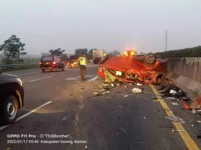 Karena Mengantuk, Tiga Kendaraan Terlibat Laka di Tol Tangerang-Merak Karena Mengantuk, Tiga Kendaraan Terlibat Laka di Tol Tangerang-Merak