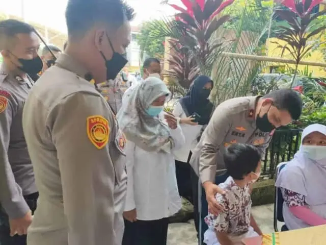Kunjungi SD Negri 1 Mekar Bakti, Waka Polda Banten Tinjau Vaksinasi Merdeka Anak Usia 6-11 Tahun Kunjungi SD Negri 1 Mekar Bakti, Waka Polda Banten Tinjau Vaksinasi Merdeka Anak Usia 6-11 Tahun