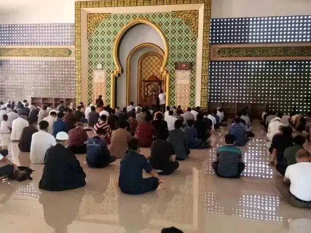 IMG-20220125-WA0005_copy_640x480 Para Jamaah Masjid Lippo karawaci saat beribadah sholat Jumat beberapa waktu lalu.