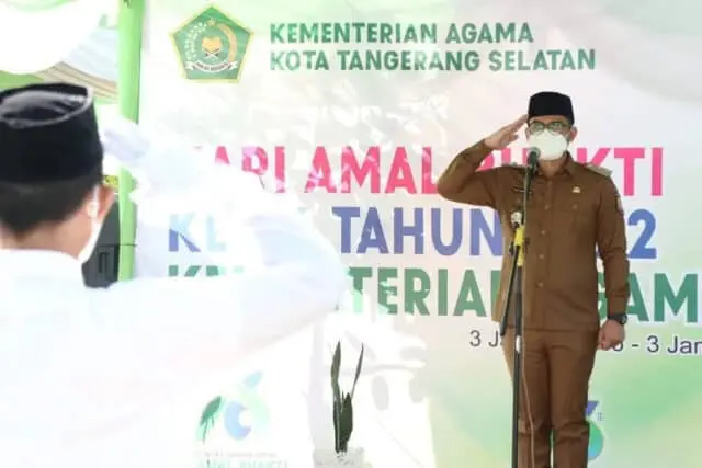 Wakil Walikota Pimpin Apel Hari Amal Bhakti Ke-76 Wakil Walikota Pimpin Apel Hari Amal Bhakti Ke-76