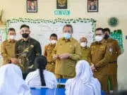 Tangsel Ujicoba PTM 100 Persen Wagub, Wali Kota serta Wakil Kunjungi Sekolah Tangsel Ujicoba PTM 100 Persen Wagub, Wali Kota serta Wakil Kunjungi Sekolah