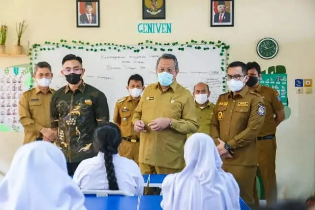 Tangsel Ujicoba PTM 100 Persen Wagub, Wali Kota serta Wakil Kunjungi Sekolah Tangsel Ujicoba PTM 100 Persen Wagub, Wali Kota serta Wakil Kunjungi Sekolah