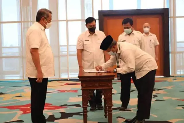 Hadiri Sertijab di Lingkup Sekretariat Daerah, Benyamin Minta Jajarannya Segera Bekerja Hadiri Sertijab di Lingkup Sekretariat Daerah, Benyamin Minta Jajarannya Segera Bekerja
