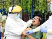 PTM Kapasitas 100 Persen Kota Tangerang, Ratusan Siswa di Swab PCR PTM Kapasitas 100 Persen Kota Tangerang, Ratusan Siswa di Swab PCR