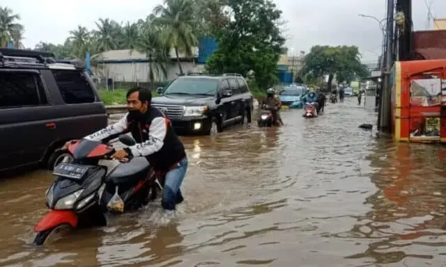 Hambat Aktifitas, Terdapat Puluhan Titik Banjir di Kecamatan Benda Hambat Aktifitas, Terdapat Puluhan Titik Banjir di Kecamatan Benda