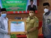 Bangun Asrama Haji, Wali Kota Tangerang Terima Penghargaan dari Kemenag RI Bangun Asrama Haji, Wali Kota Tangerang Terima Penghargaan dari Kemenag RI