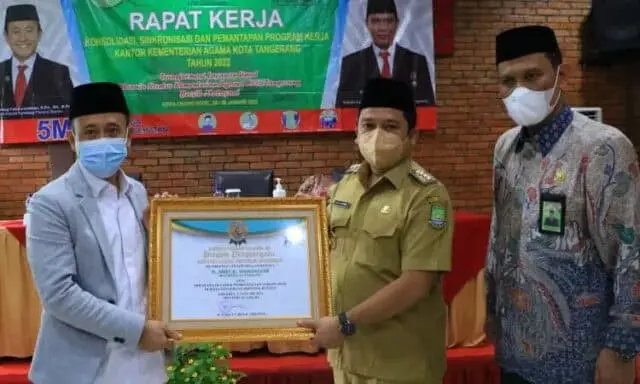 Bangun Asrama Haji, Wali Kota Tangerang Terima Penghargaan dari Kemenag RI Bangun Asrama Haji, Wali Kota Tangerang Terima Penghargaan dari Kemenag RI