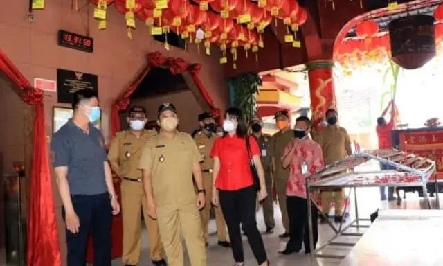 Arief dan Sachrudin Tinjau Persiapan Vihara Jelang Perayaan Tahun Baru Imlek 2022