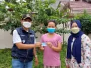 Tingkatkan Pelayanan Publik, Camat Legok Beserta Jajarannya Bagikan Dokumen Adminduk Ke Rumah Warga Tingkatkan Pelayanan Publik, Camat Legok Beserta Jajarannya Bagikan Dokumen Adminduk Ke Rumah Warga