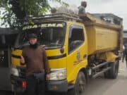 DLHK Kabupaten Tangerang Angkut Sampah di Pasar Komplek Garuda yang Berserakan, Warga diminta Buang Pada Tempatnya DLHK Kabupaten Tangerang Angkut Sampah di Pasar Komplek Garuda yang Berserakan, Warga diminta Buang Pada Tempatnya