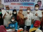 Sekda Pandeglang Taufik Hidayat Tinjau Vaksinasi Anak Sekolah Dasar di Kecamatan Saketi Pj Sekda Pandeglang Taufik Hidayat bersama jajarannya saat meninjau vaksinasi anak di Kecamatan Saketi.