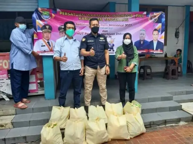 Peringati HPN, Danrem 052/WKR Berbagi Paket Sembako ke Wartawan di Tangerang Peringati HPN, Danrem 052/WKR Berbagi Paket Sembako ke Wartawan di Tangerang