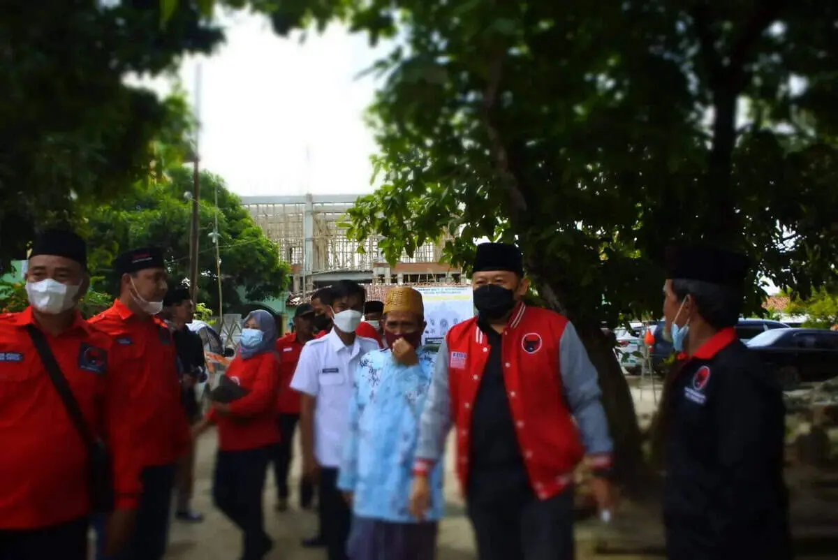 Irvansyah bersama jajarannya saat bersama pimpinan Yayasan Pendidikan Islam Bani Sya'i pimpinan kiai Muhamad Sutisna, di Desa Paku Alam, Kecamatan Pakuhaji, Rabu (9/2/2022).