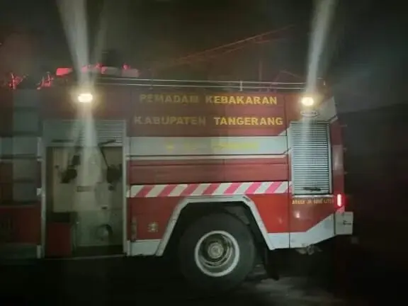 Terjadi Kebakaran di Pabrik PT Duta Mitra Luhur Produksi Ausol di Curug Tangerang Terjadi Kebakaran di Pabrik PT Duta Mitra Luhur Produksi Ausol di Curug Tangerang