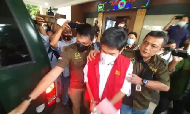 Tersangka Pemerasan, Mantan Kabid Bea Cukai Soekarno - Hatta Resmi Ditahan Tersangka Pemerasan, Mantan Kabid Bea Cukai Soekarno - Hatta Resmi Ditahan