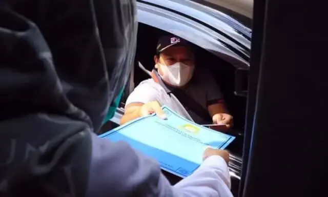 Pemkot Tangerang Luncurkan Program Drive Thru Pengambilan Dokumen KTP dan KIA Pemkot Tangerang Luncurkan Program Drive Thru Pengambilan Dokumen KTP dan KIA