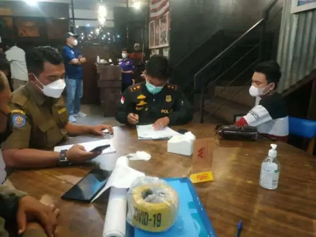 Satpol PP Tangsel dan TNI- POLRI Gelar Razia PPKM Skala Besar Satpol PP Tangsel dan TNI- POLRI Gelar Razia PPKM Skala Besar