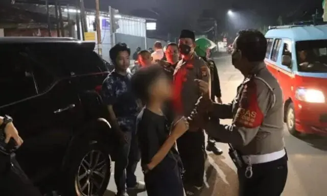 Nah Lho! Kepergok Rombongan Kapolres Puluhan Bocah Kocar-Kacir di Karawaci Nah Lho! Kepergok Rombongan Kapolres Puluhan Bocah Kocar-Kacir di Karawaci