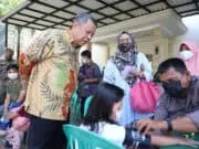 Benyamin Tinjau Vaksinasi Lansia di Kampung Dhuha Ar-Raudhah Benyamin Tinjau Vaksinasi Lansia di Kampung Dhuha Ar-Raudhah