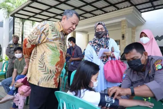 Benyamin Tinjau Vaksinasi Lansia di Kampung Dhuha Ar-Raudhah Benyamin Tinjau Vaksinasi Lansia di Kampung Dhuha Ar-Raudhah