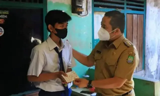 Diberikan Pada 10.300 Siswa, Tangerang Cerdas Gelontorkan 10 Milyar Diberikan Pada 10.300 Siswa, Tangerang Cerdas Gelontorkan 10 Milyar