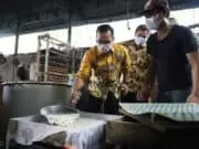 Sempat Langka, Wakil Walikota Tinjau Langsung Pabrik Tahu di Ciputat Timur Sempat Langka, Wakil Walikota Tinjau Langsung Pabrik Tahu di Ciputat Timur