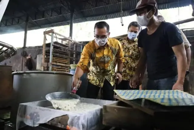 Sempat Langka, Wakil Walikota Tinjau Langsung Pabrik Tahu di Ciputat Timur Sempat Langka, Wakil Walikota Tinjau Langsung Pabrik Tahu di Ciputat Timur