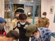 Langgar Jam Operasional PPKM Level 3, Satpol PP Tertibkan Pelaku Usaha Satuan Polisi Pamong Praja (Satpol PP) Kota Tangerang Selatan bersama dengan Dinas Pariwisata Tangsel