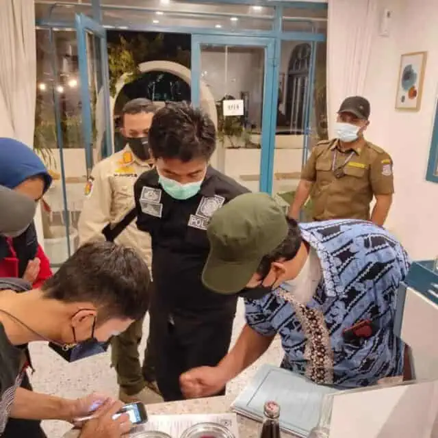 Satuan Polisi Pamong Praja (Satpol PP) Kota Tangerang Selatan bersama dengan Dinas Pariwisata Tangsel Satuan Polisi Pamong Praja (Satpol PP) Kota Tangerang Selatan bersama dengan Dinas Pariwisata Tangsel